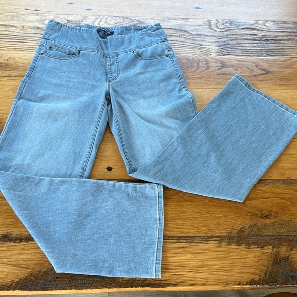 Chadwicks of Boston Light Blue Flare & Wide Leg Jeans - Size 6 - Picture 1 of 5